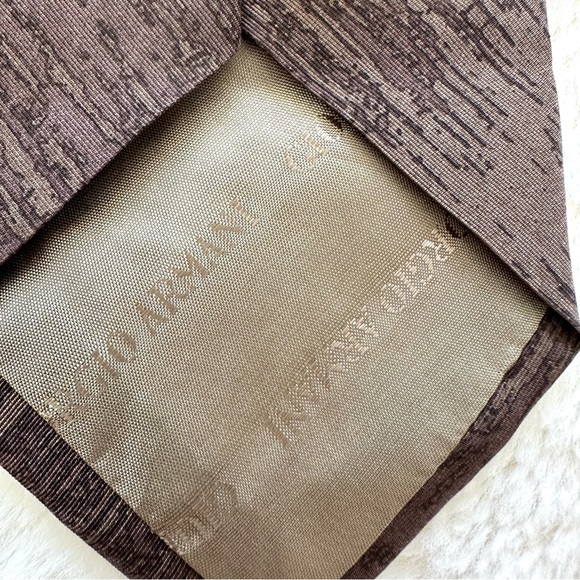 NWT!! Armani Collezione men silk tie Retail 225$ - Picture 6 of 6